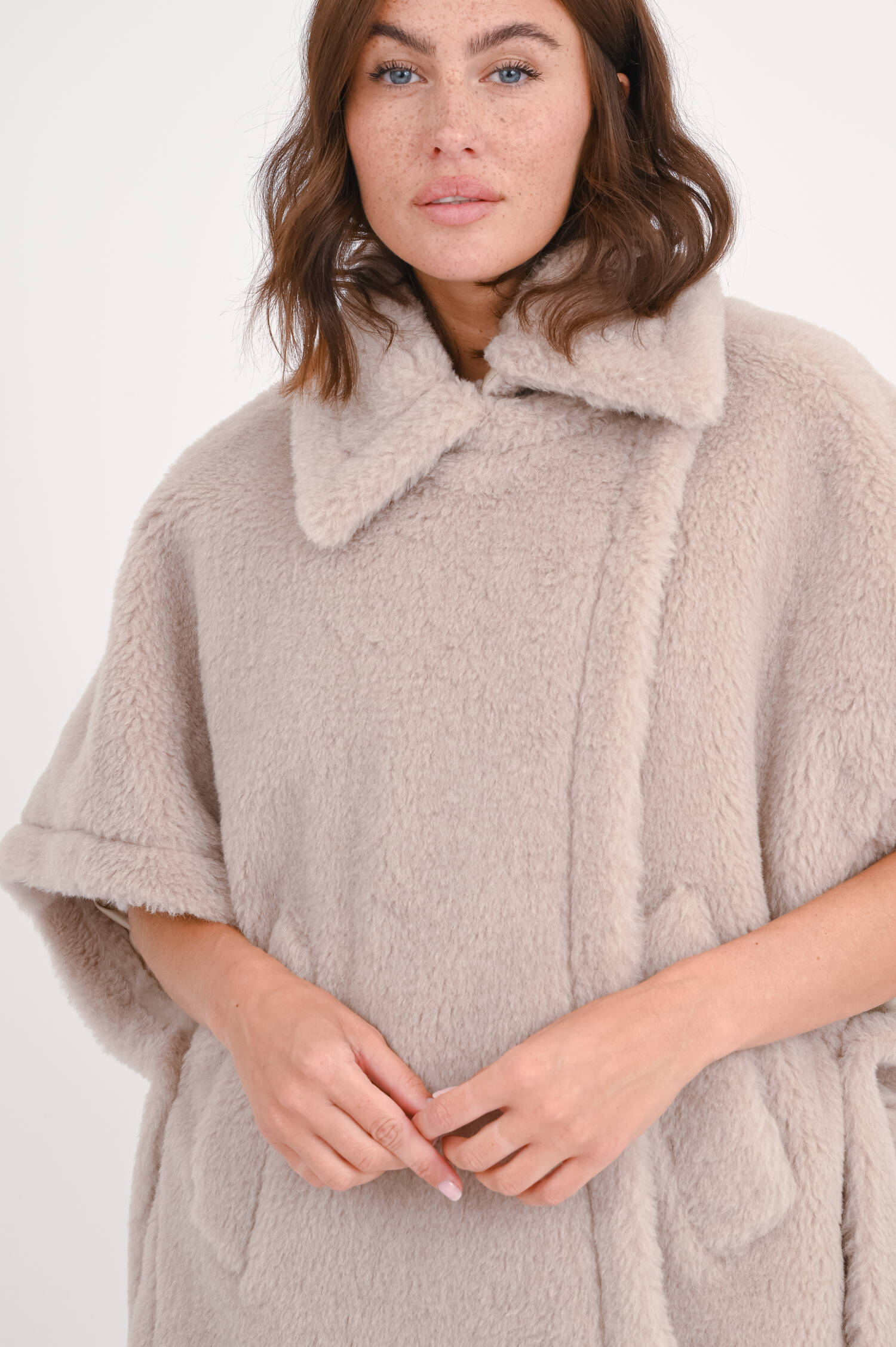 Teddy-Cape TEBE in Sand Teddy-Cape TEBE in Sand