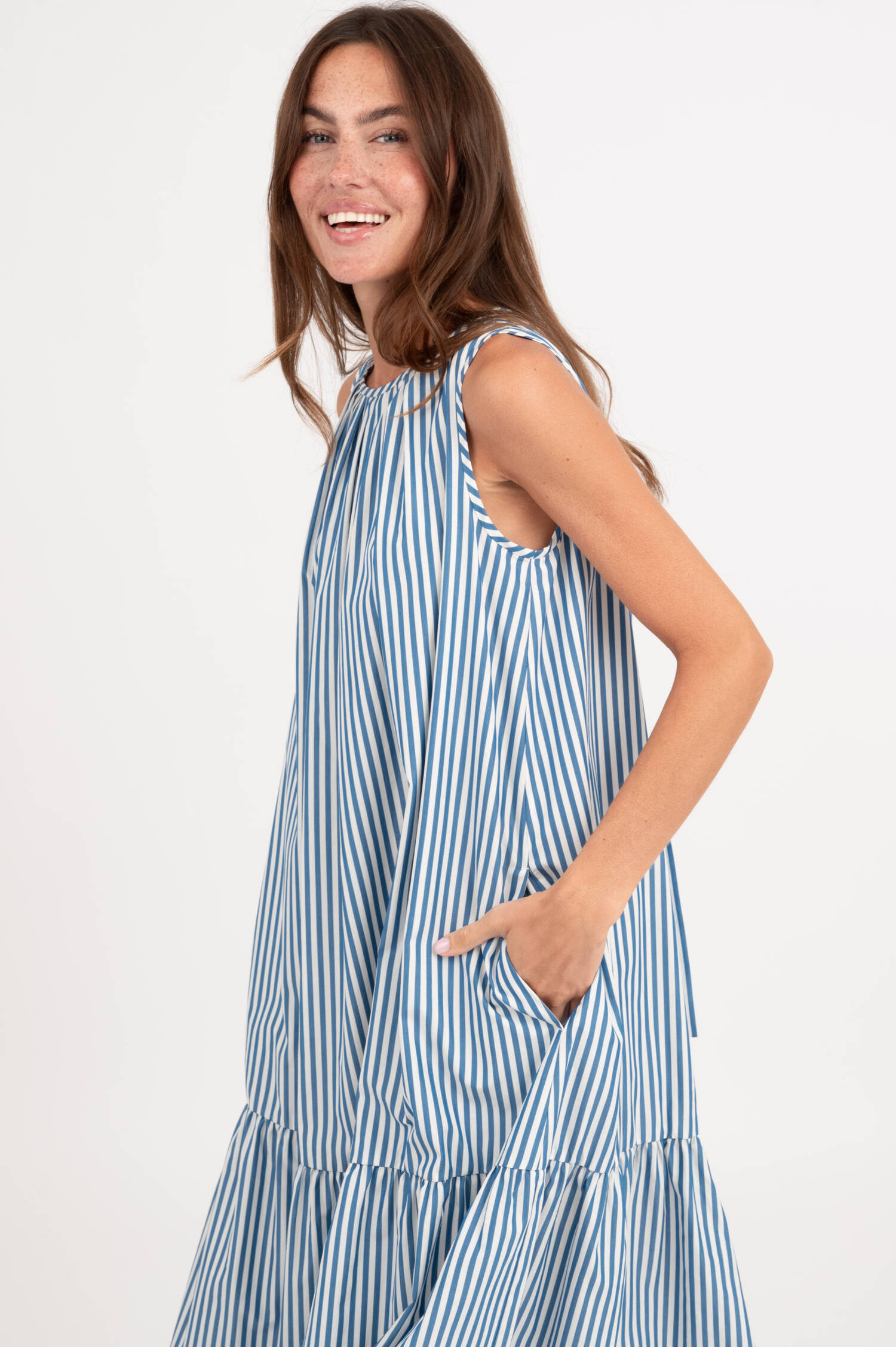 Midikleid CAPO in Blau/Weiß gestreift Midikleid CAPO in Blau/Weiß gestreift