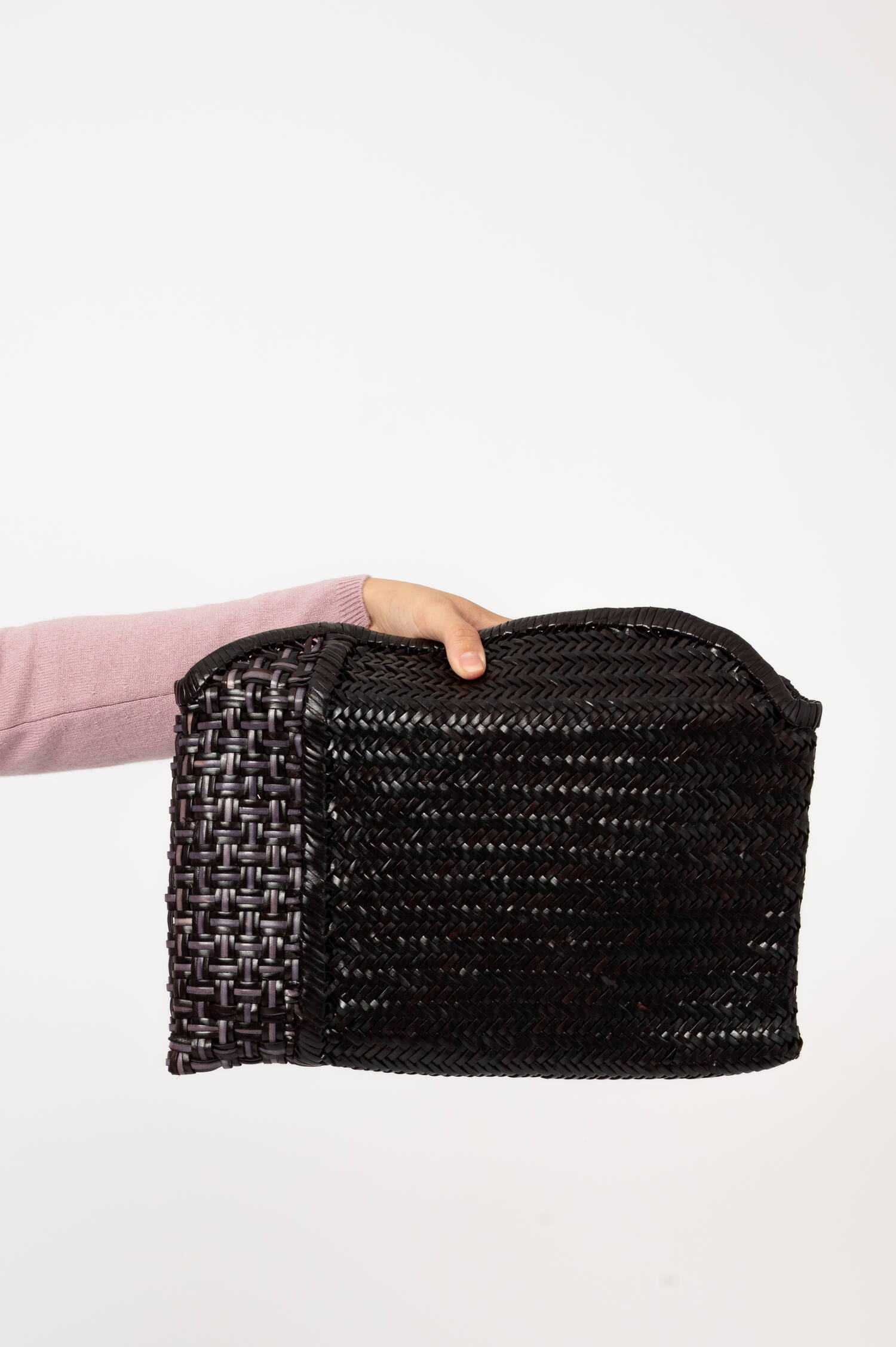 Geflochtene Leder-Clutch in Dunkelbraun Geflochtene Leder-Clutch in Dunkelbraun