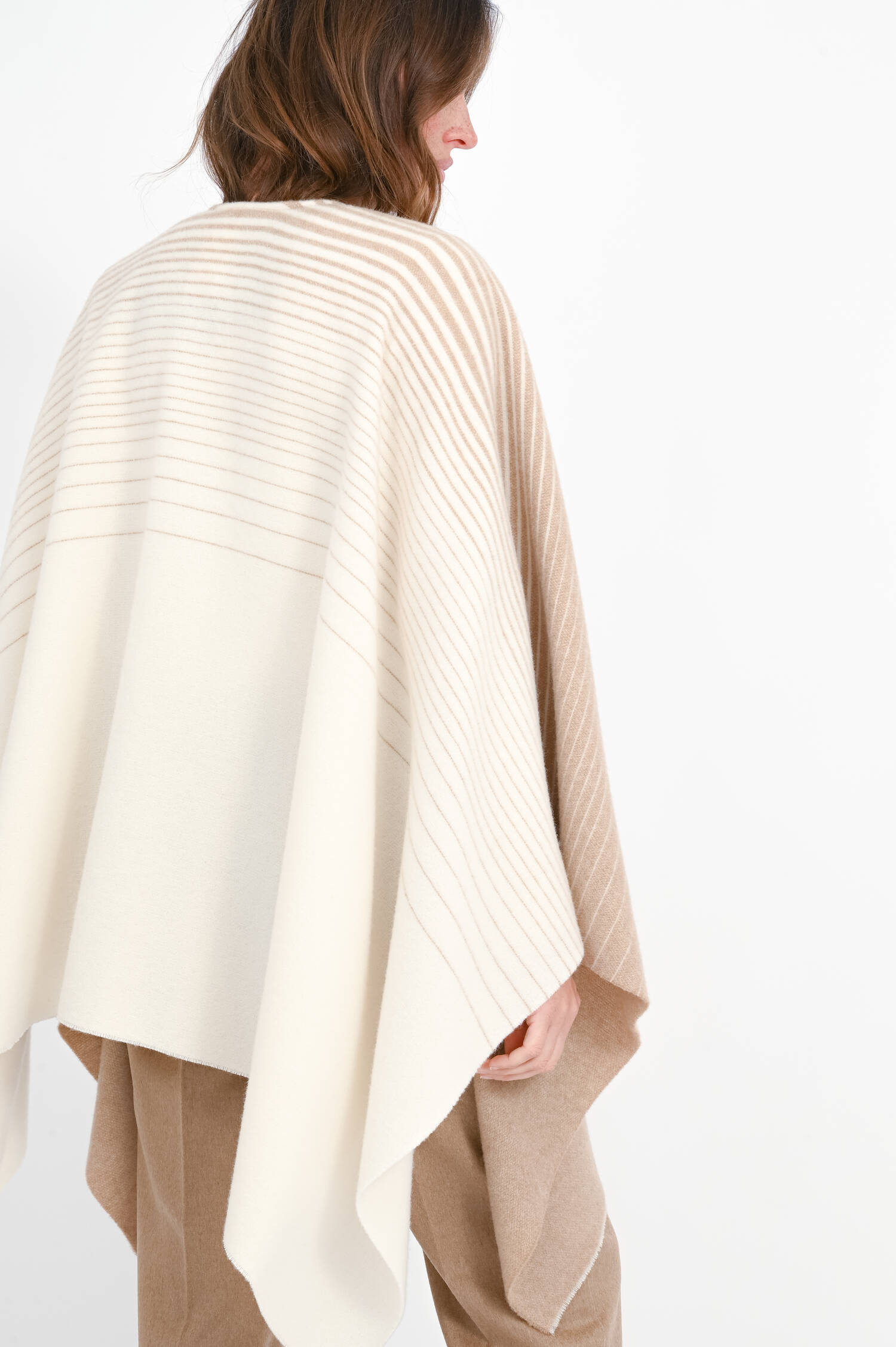 Gestreiftes Cape BRENTA aus Woll-Mix in Kamel Gestreiftes Cape BRENTA aus Woll-Mix in Kamel