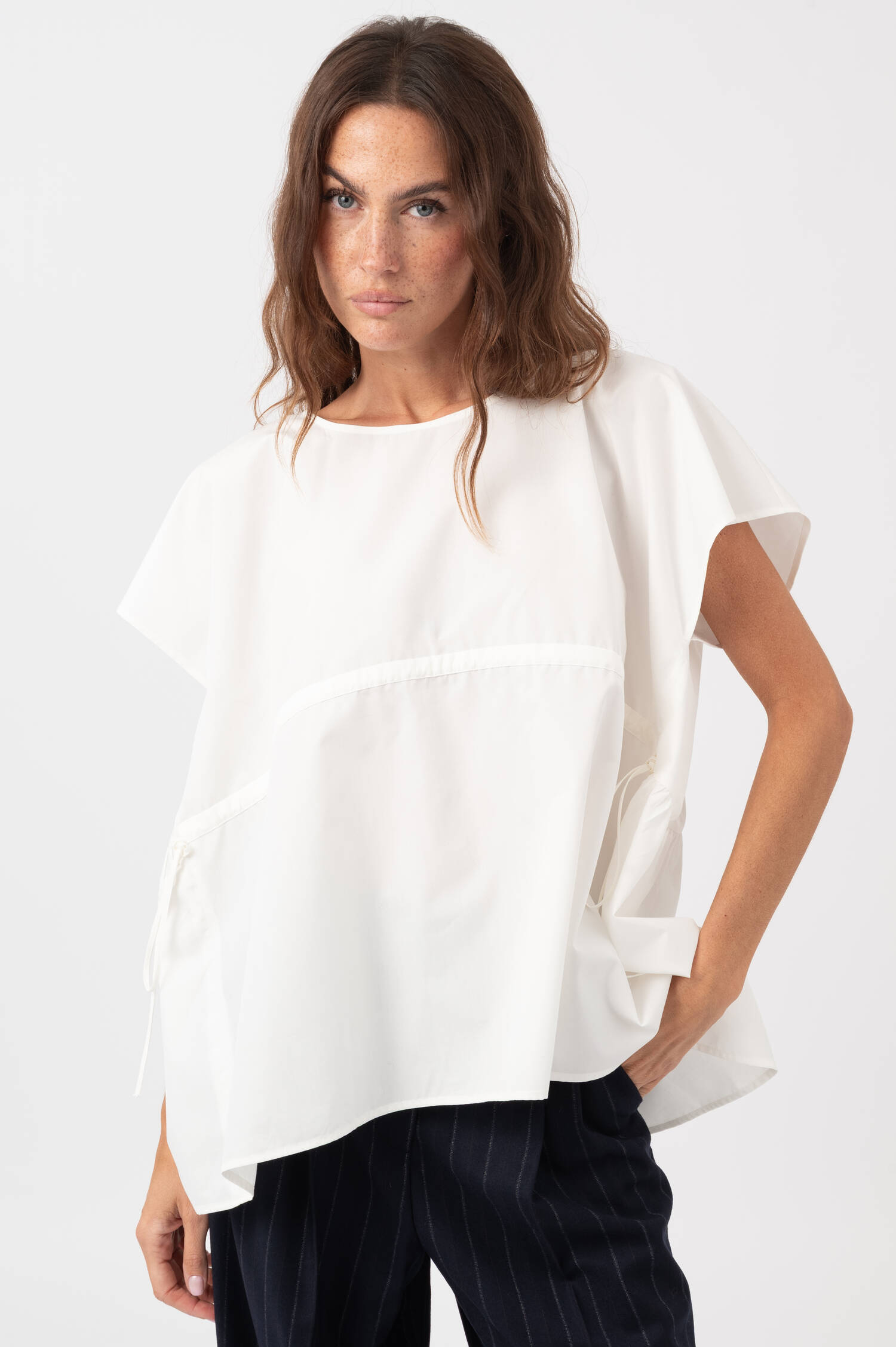 Popeline-Bluse mit Raffung in Weiß Popeline-Bluse mit Raffung in Weiß